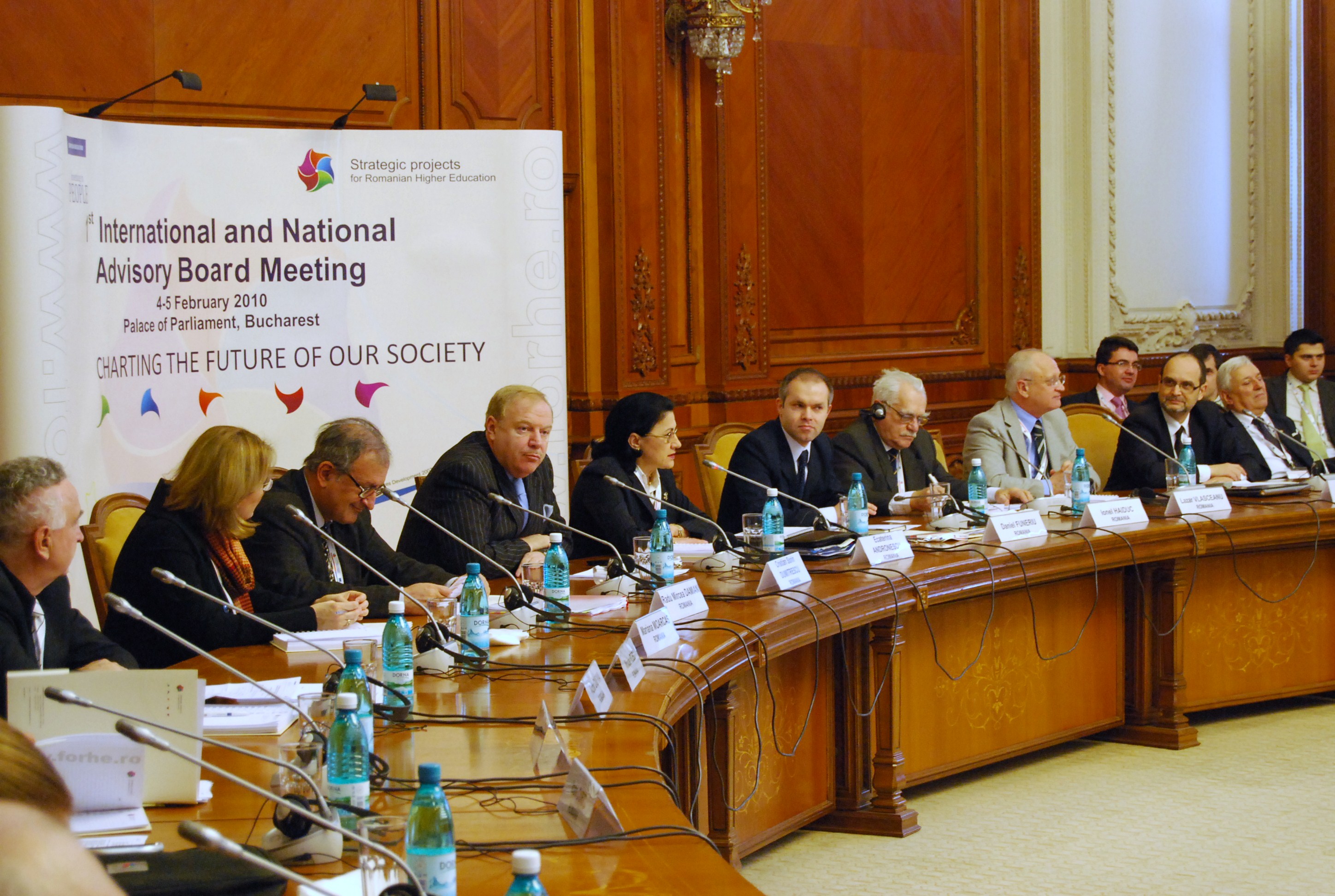 Peste 100 de experti romani si straini au participat la prima reuniune internationala a Comitetului de Avizare a proiectelor strategice pentru reforma sistemului de invatamant superior romanesc